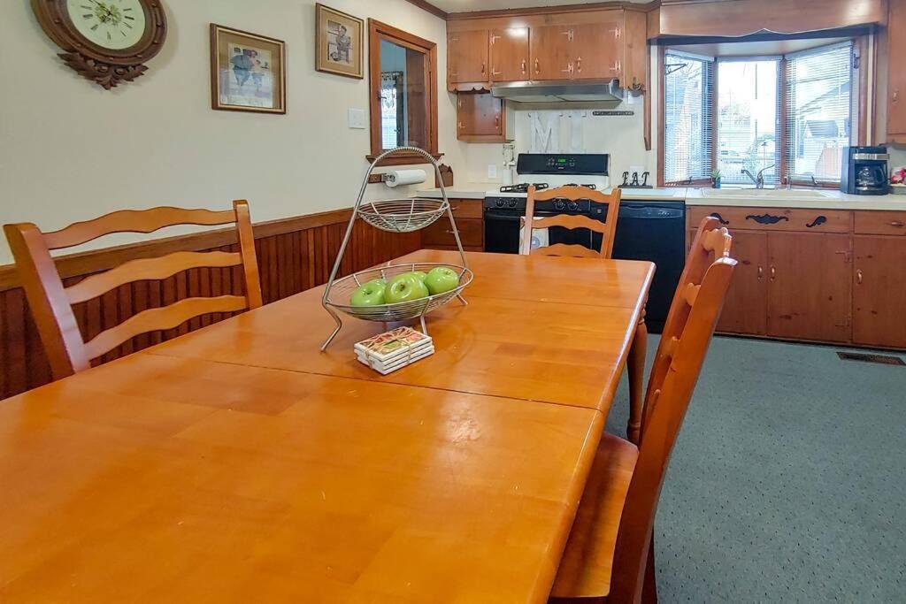 Huge Historic, W/Large Yard & Close To Beach Manistee Zewnętrze zdjęcie