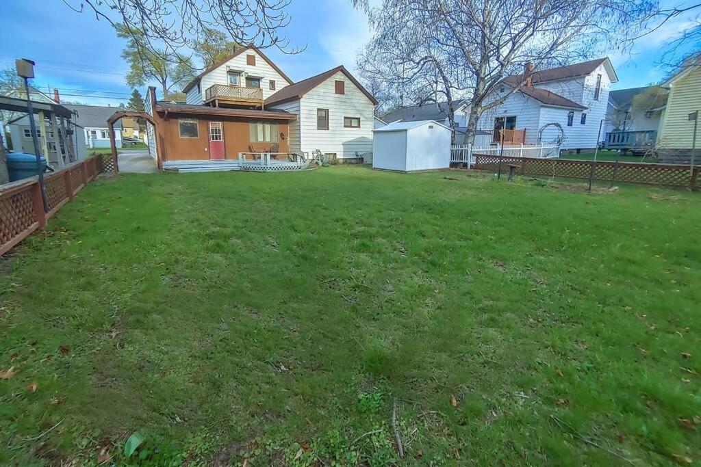 Huge Historic, W/Large Yard & Close To Beach Manistee Zewnętrze zdjęcie