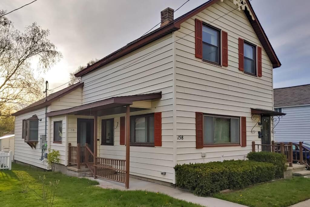 Huge Historic, W/Large Yard & Close To Beach Manistee Zewnętrze zdjęcie