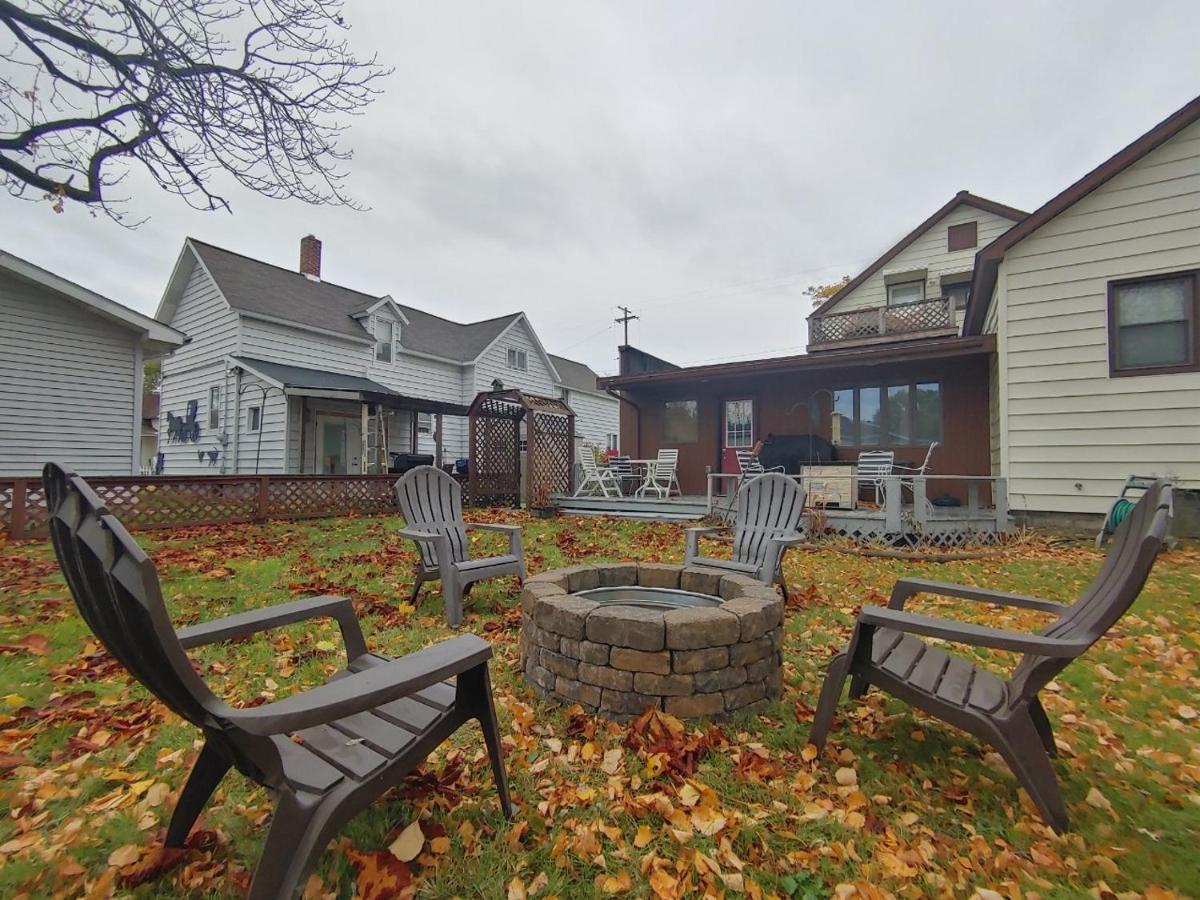 Huge Historic, W/Large Yard & Close To Beach Manistee Zewnętrze zdjęcie